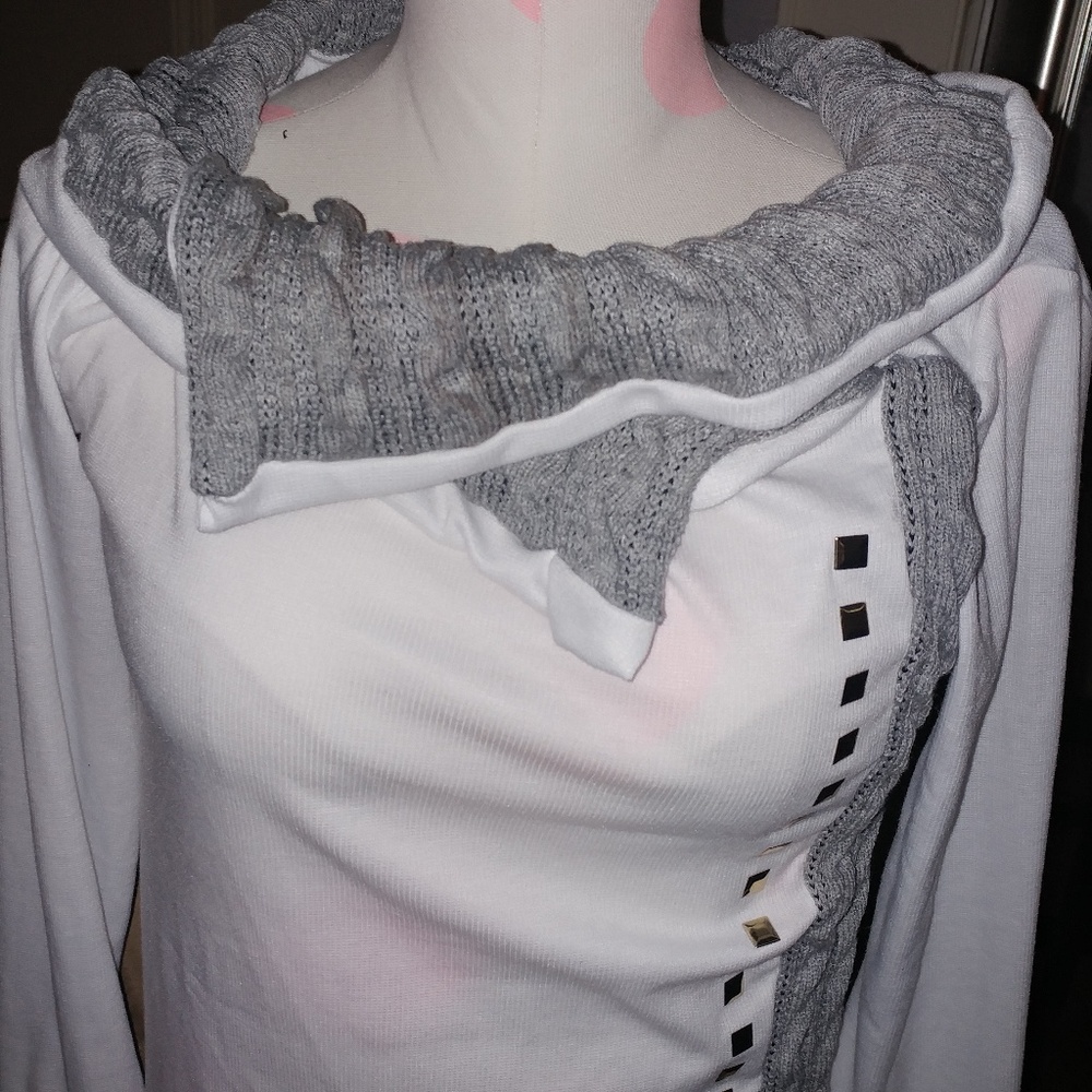 New • Youboya • Thin White Gold Studded Gray Knit Pullover Sweater Large